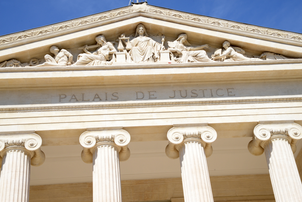Photo d'un palais de justice français